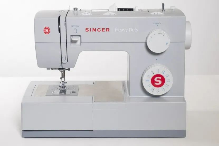 Singer Heavy Duty 4423 sewing machine popular former JOANN model for denim and upholstery